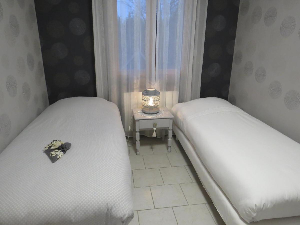 Chambre D'Hotes La Cle Du Bonheur Manthelon Exterior photo